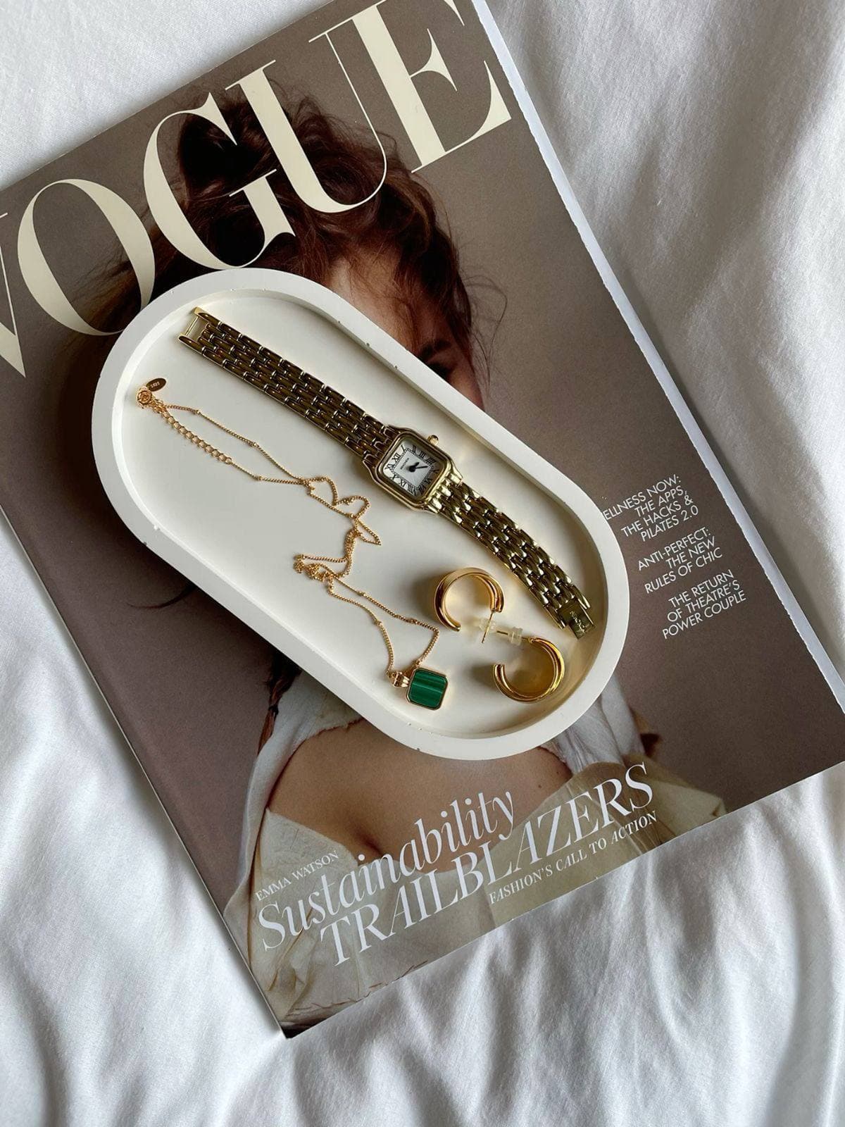 Mbajtëse për aksesorë punëdore me një estetikë të veçantë.